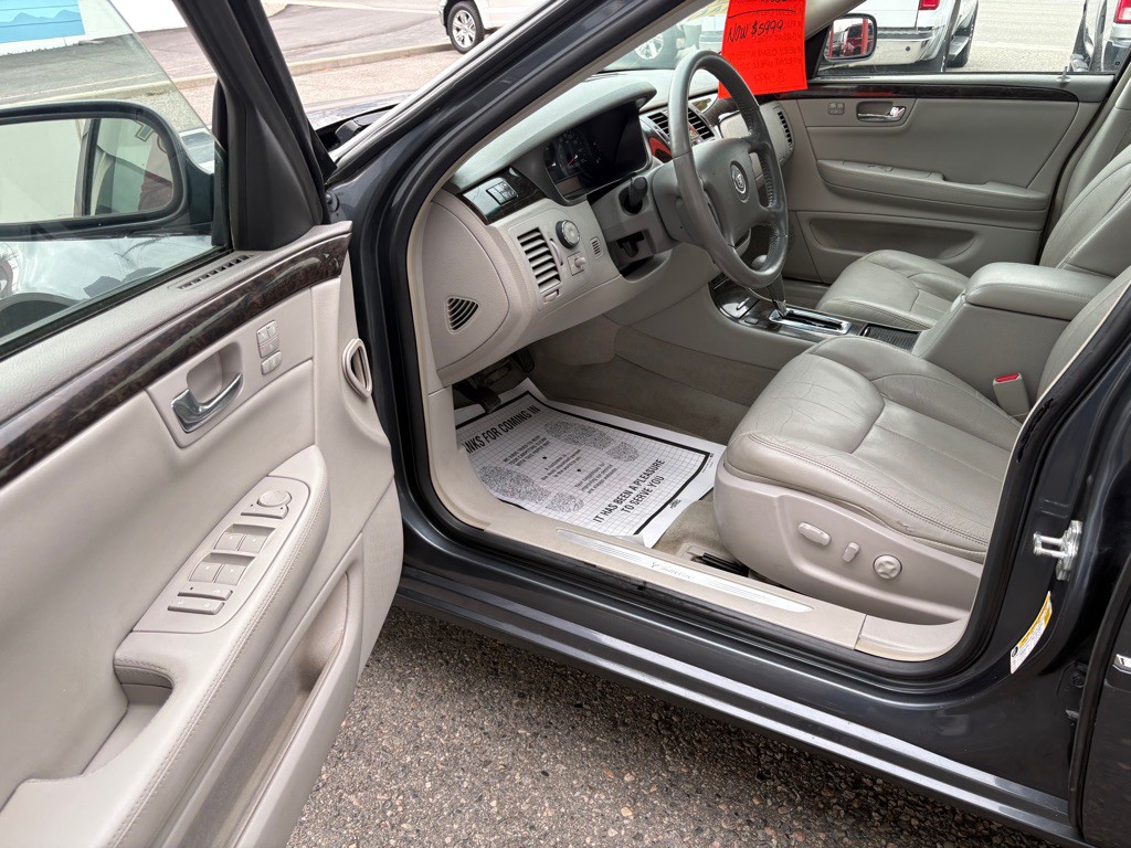 2010 Cadillac DTS Image 10