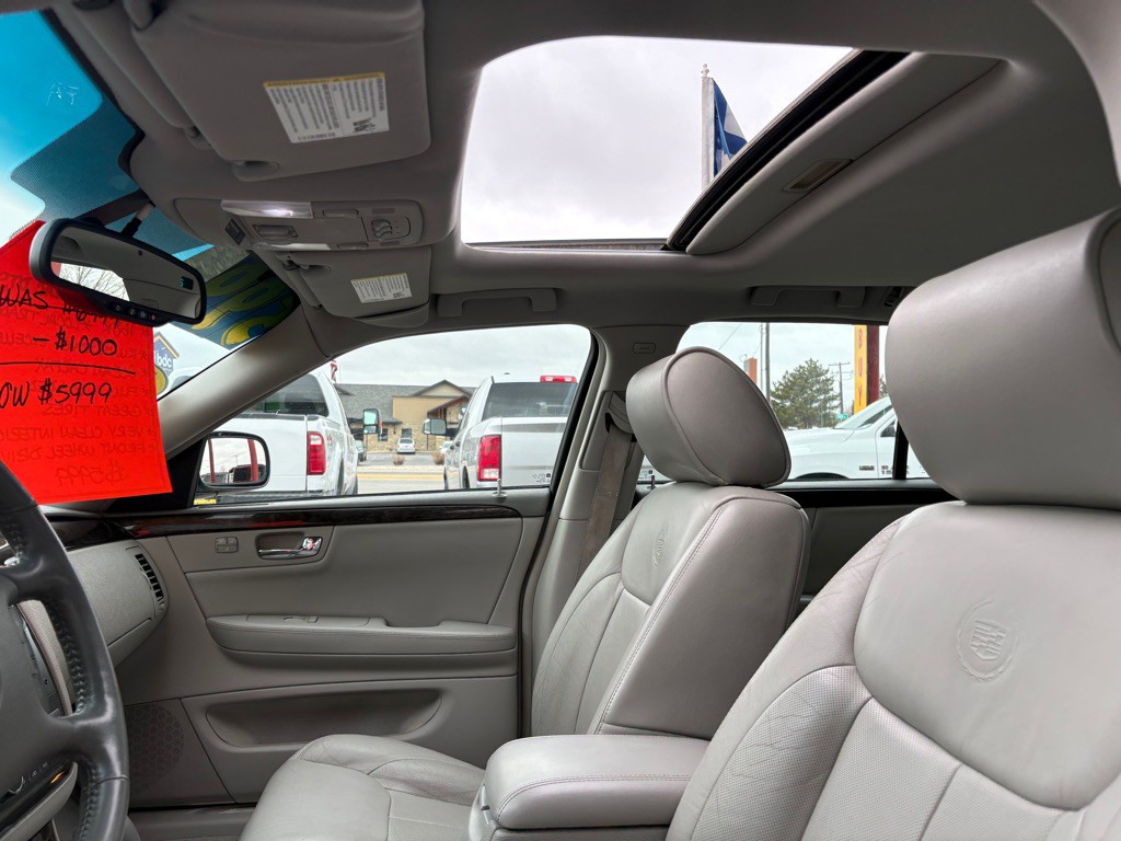 2010 Cadillac DTS Image 12