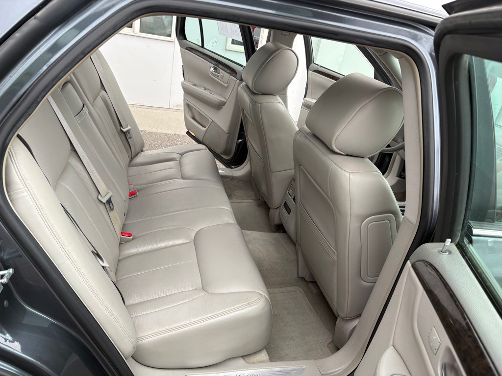 2010 Cadillac DTS Image 15