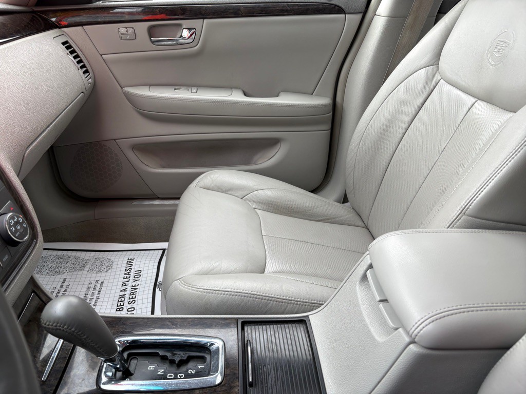 2010 Cadillac DTS Image 22