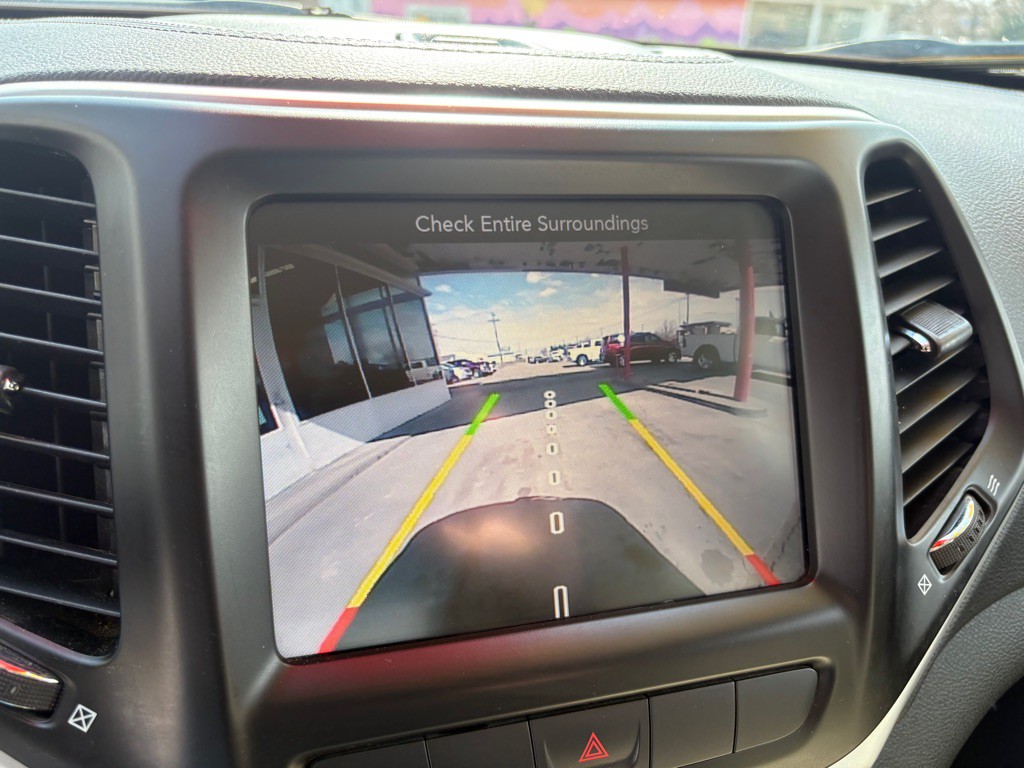 2015 Jeep Cherokee Image 11