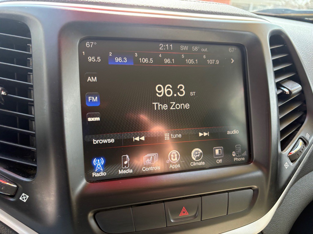 2015 Jeep Cherokee Image 12