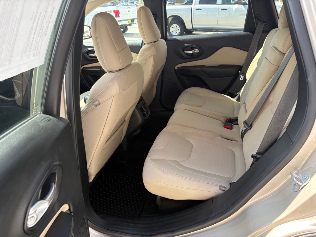 2015 Jeep Cherokee Image 14