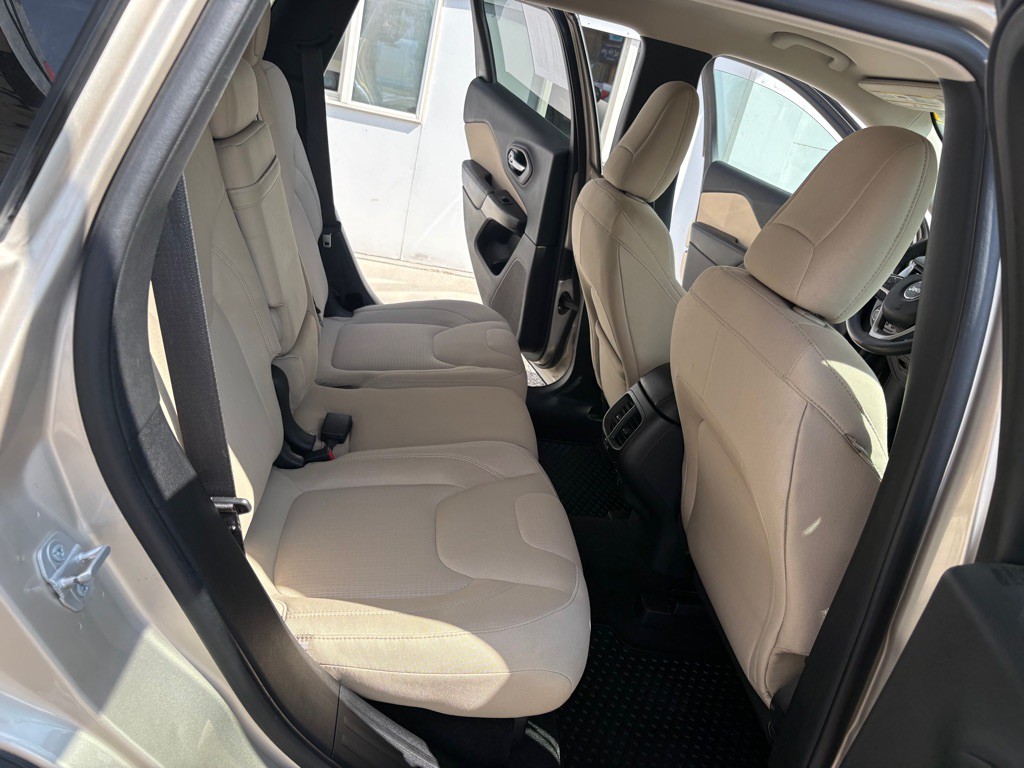 2015 Jeep Cherokee Image 16