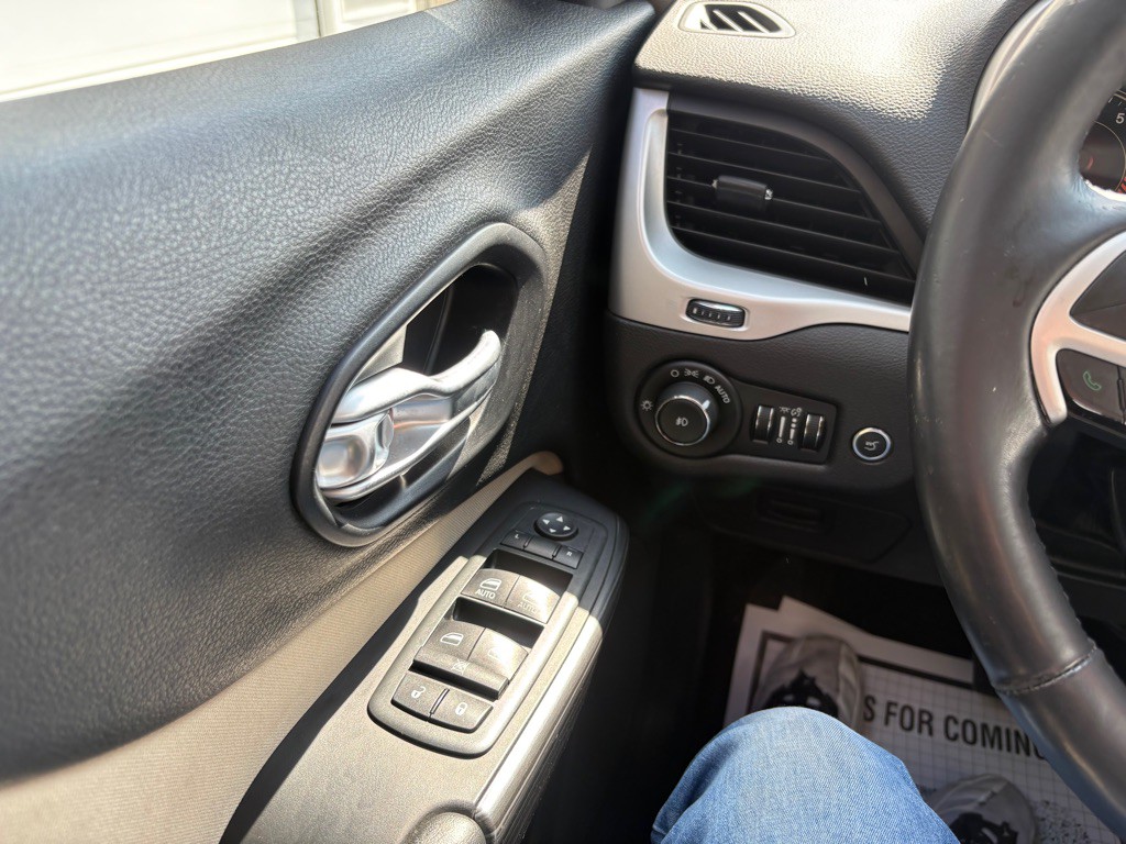 2015 Jeep Cherokee Image 20