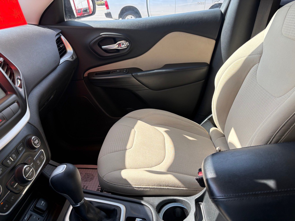 2015 Jeep Cherokee Image 21