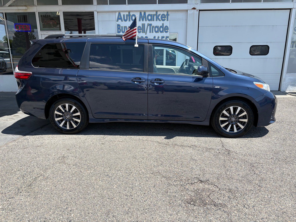 2020 Toyota Sienna Image 3