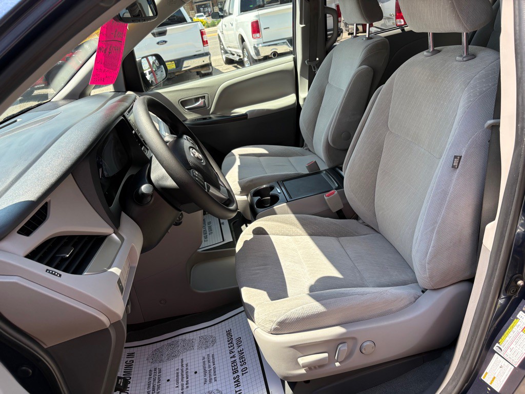 2020 Toyota Sienna Image 12