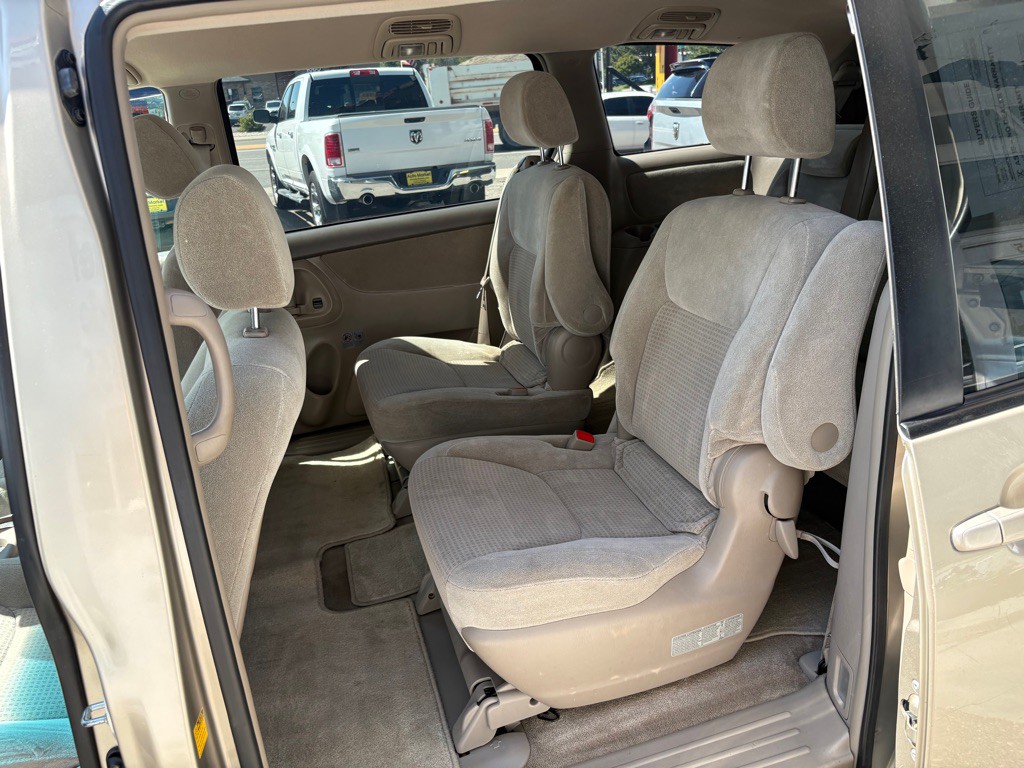 2008 Toyota Sienna Image 10