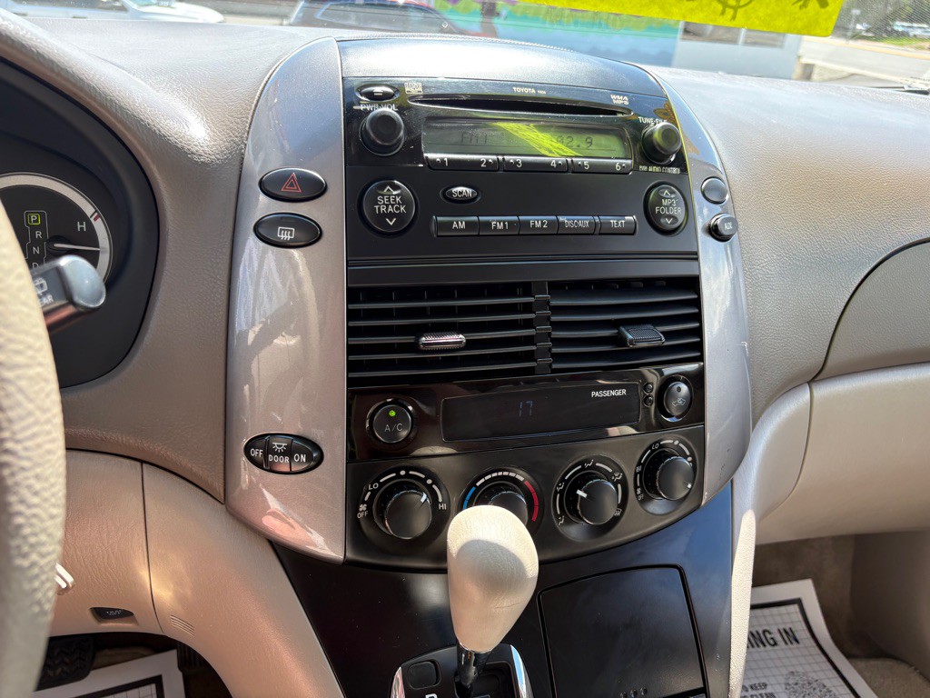 2008 Toyota Sienna Image 18