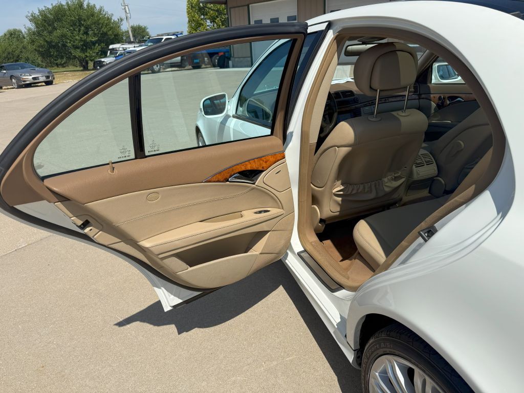 2008 Mercedes-Benz E-Class Image 12