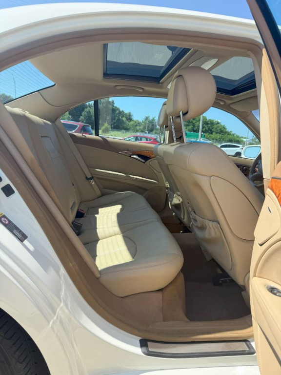 2008 Mercedes-Benz E-Class Image 16