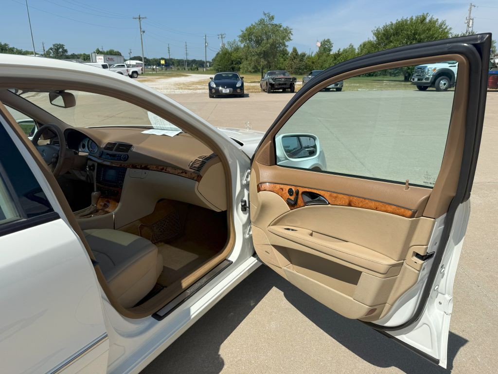 2008 Mercedes-Benz E-Class Image 17