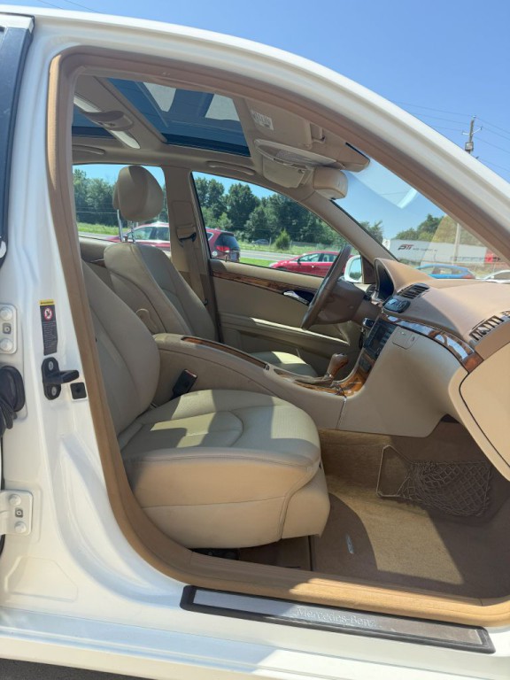 2008 Mercedes-Benz E-Class Image 18