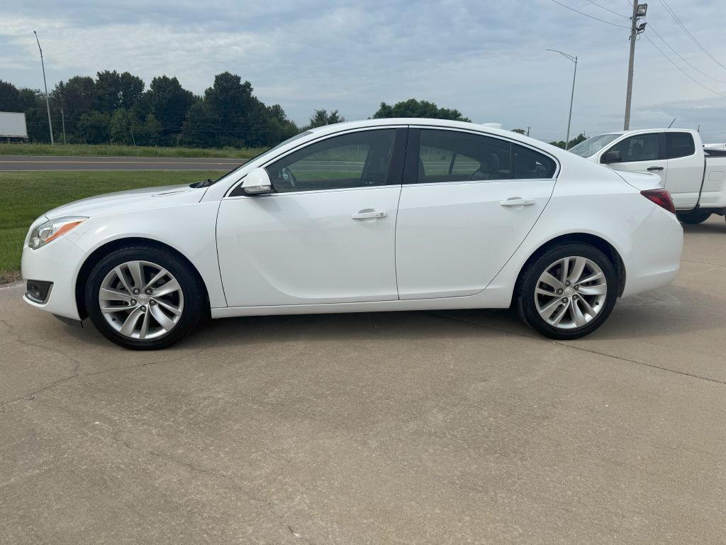 2016 Buick Regal Image 2