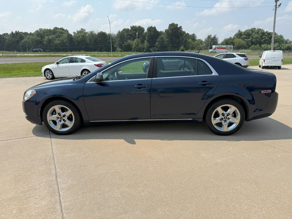 2010 Chevrolet Malibu Image 2