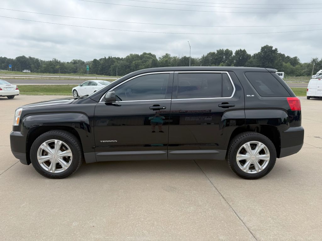 2017 GMC Terrain Image 2