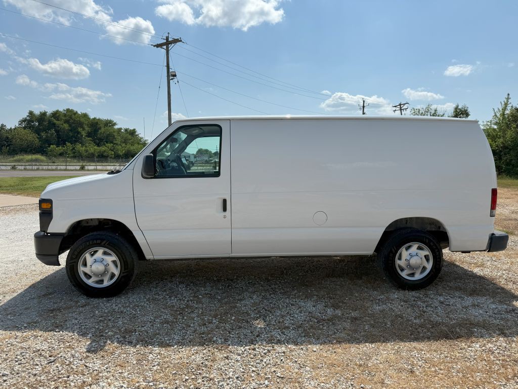 2011 Ford Econoline Image 2