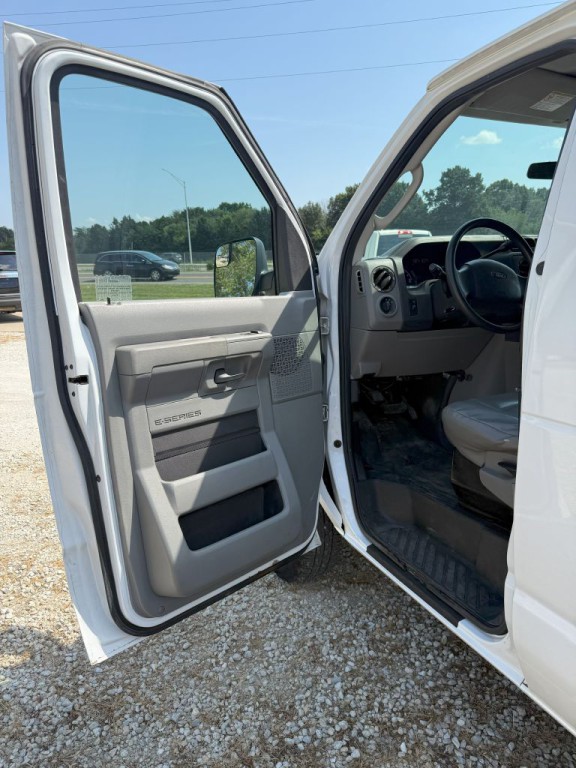 2011 Ford Econoline Image 10