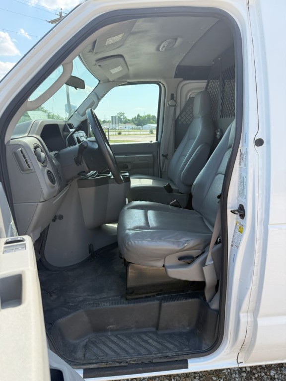 2011 Ford Econoline Image 11