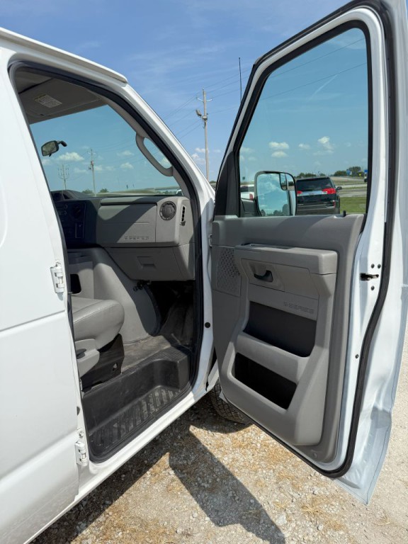 2011 Ford Econoline Image 15