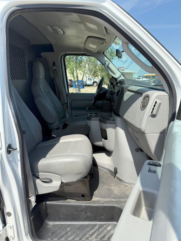 2011 Ford Econoline Image 16