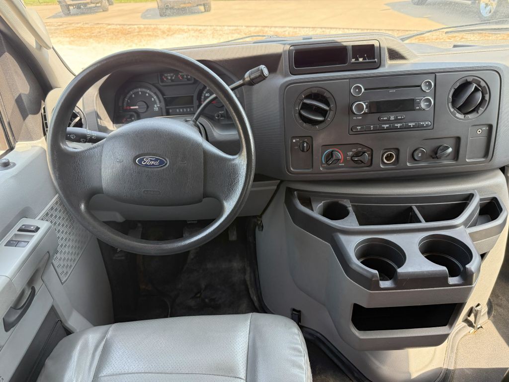 2011 Ford Econoline Image 18
