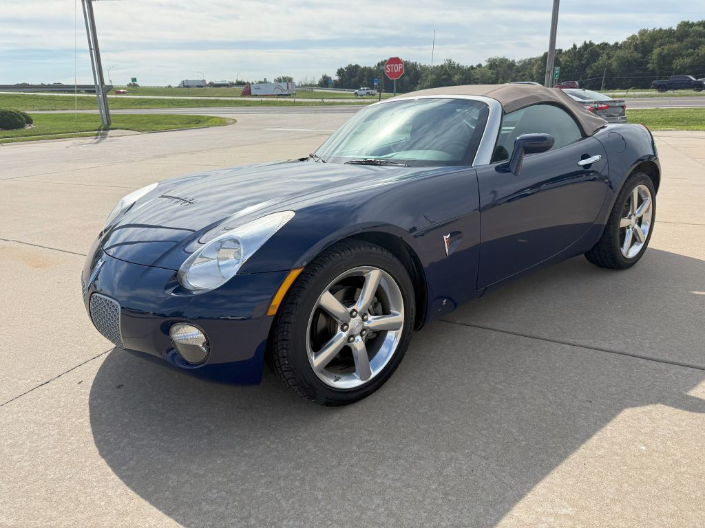 2009 Pontiac Solstice Image 2