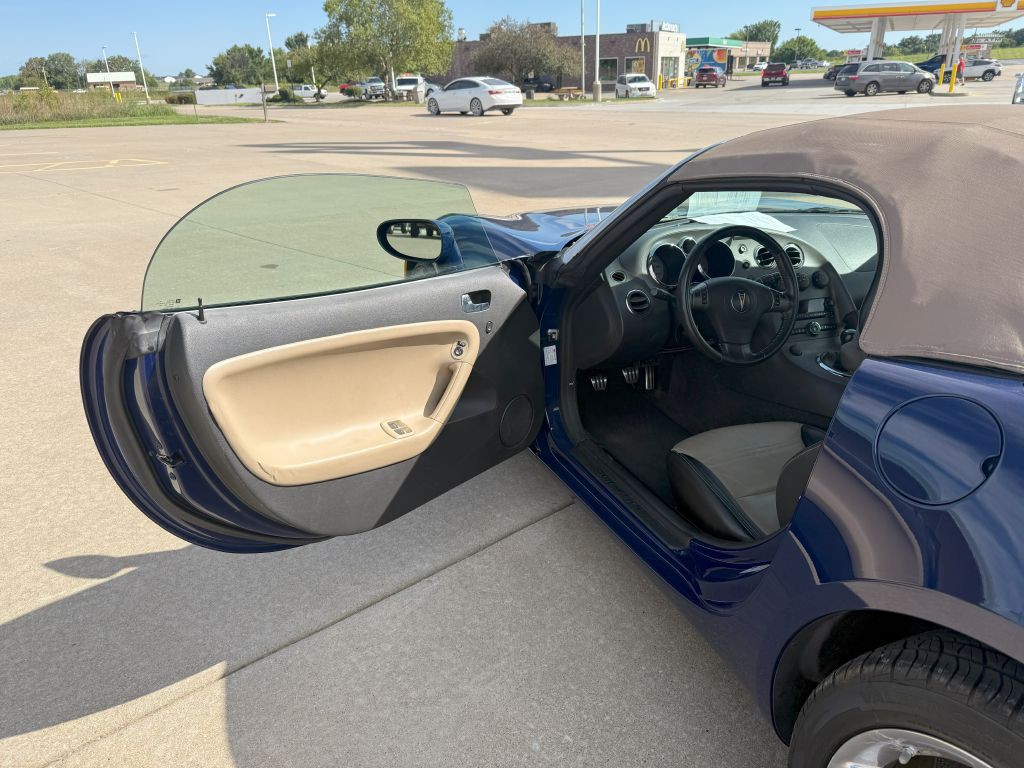 2009 Pontiac Solstice Image 10