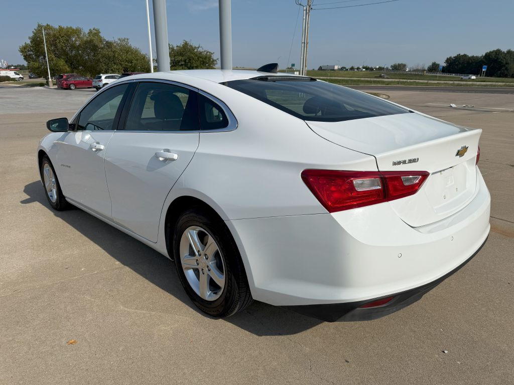 2022 Chevrolet Malibu Image 3