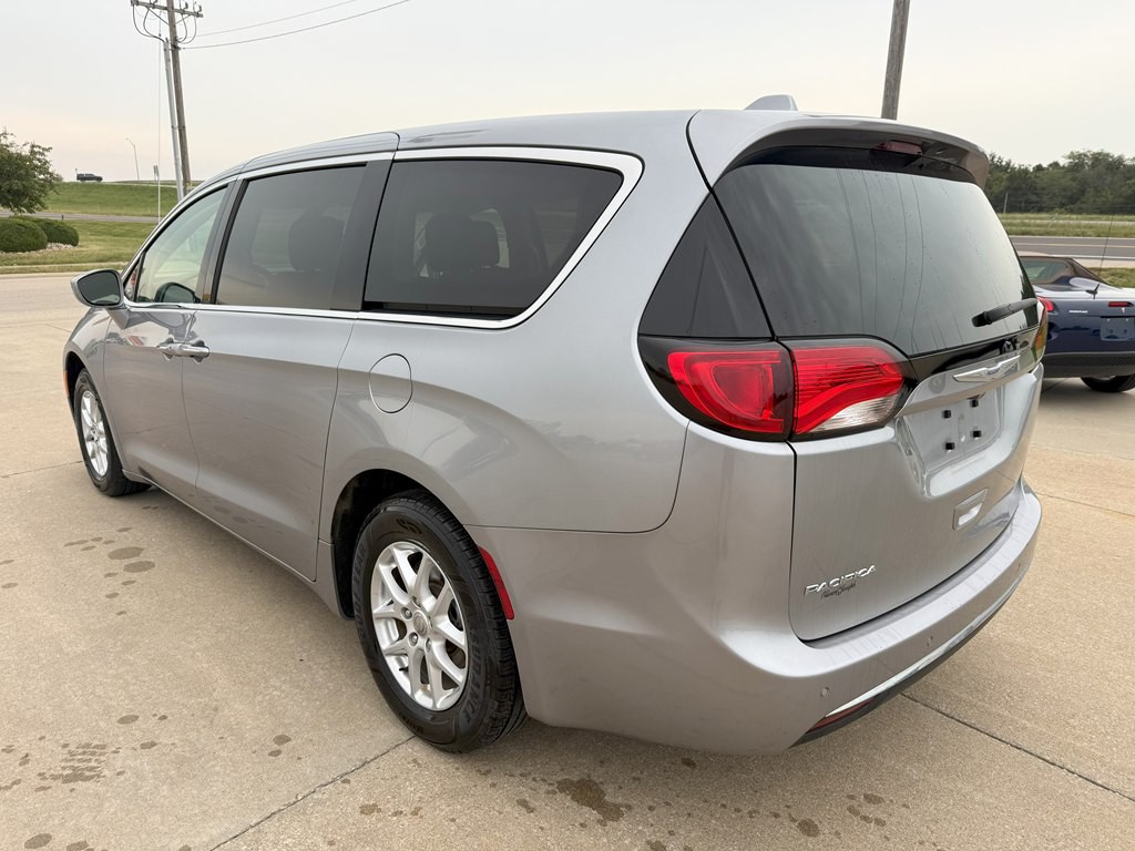 2020 Chrysler Pacifica Image 3