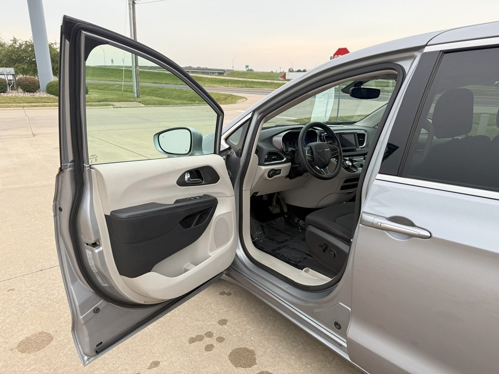 2020 Chrysler Pacifica Image 9