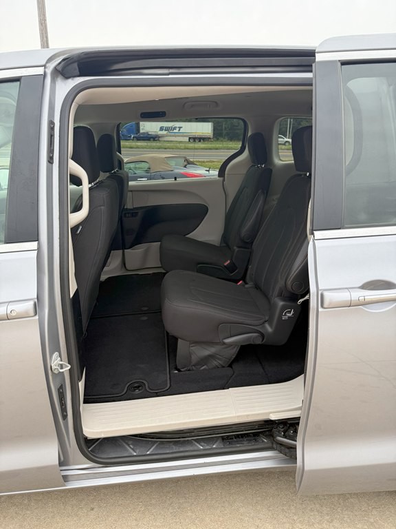 2020 Chrysler Pacifica Image 11