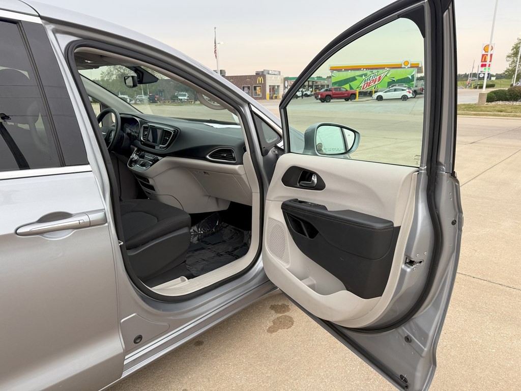2020 Chrysler Pacifica Image 16