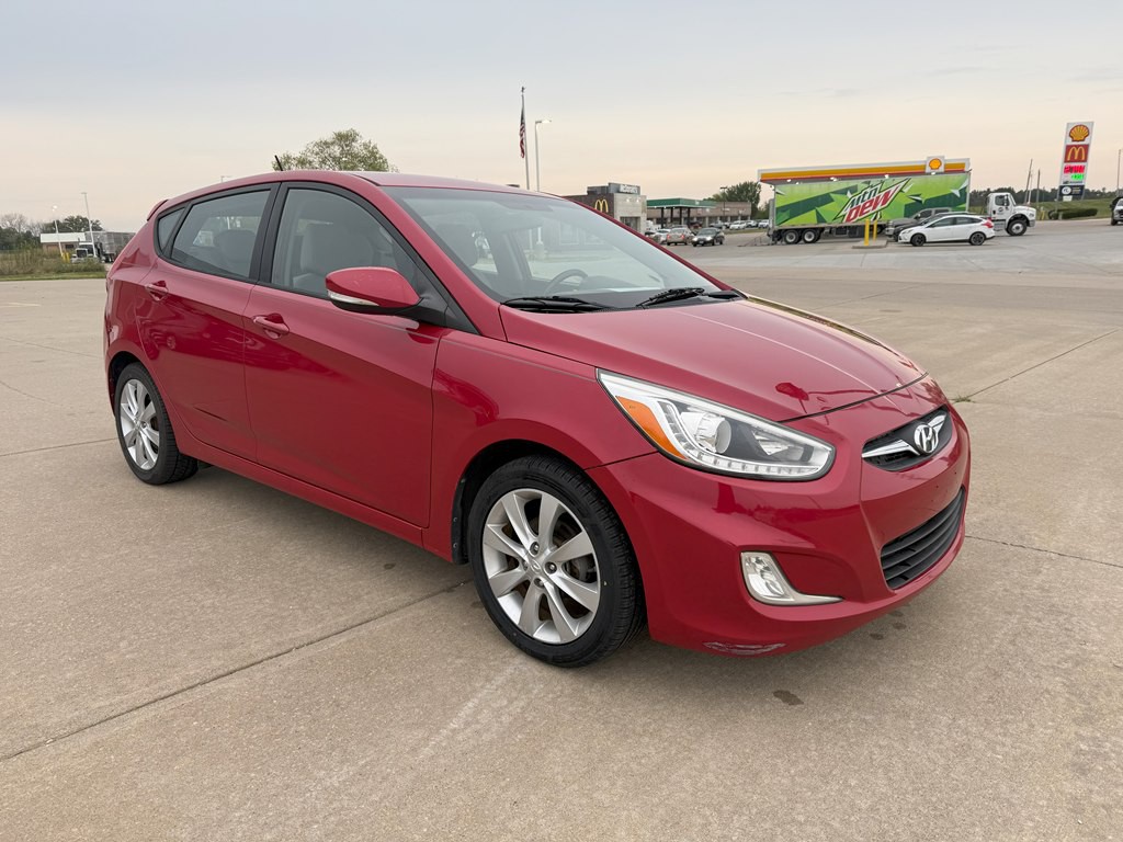 2014 Hyundai Accent Image 1