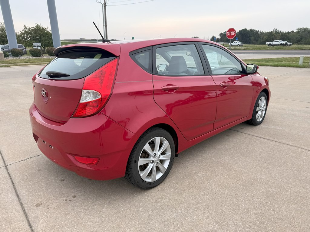 2014 Hyundai Accent Image 3