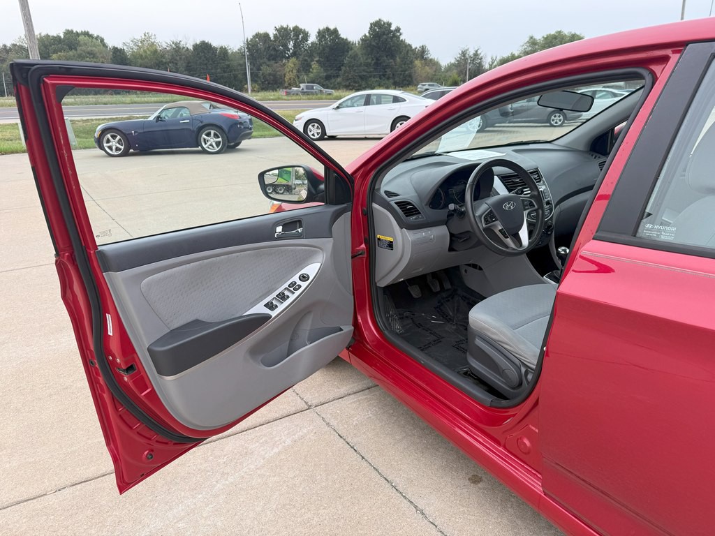 2014 Hyundai Accent Image 9