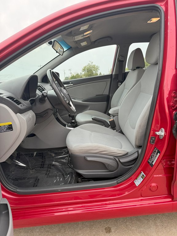 2014 Hyundai Accent Image 10