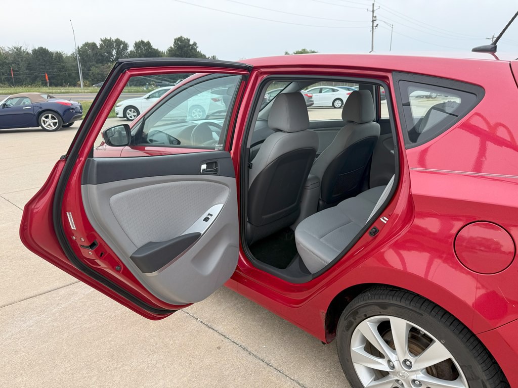 2014 Hyundai Accent Image 11