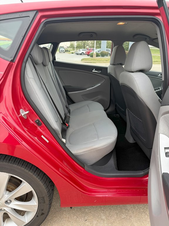 2014 Hyundai Accent Image 15