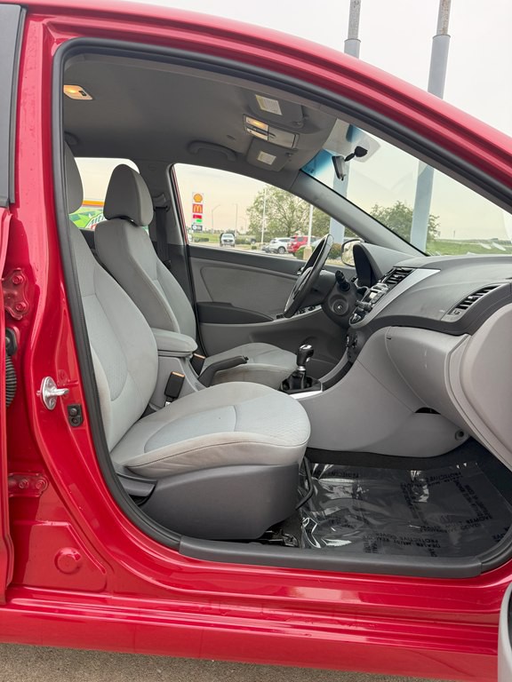 2014 Hyundai Accent Image 17