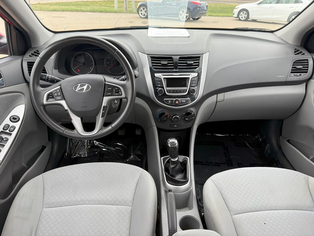 2014 Hyundai Accent Image 18