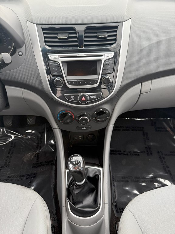 2014 Hyundai Accent Image 19