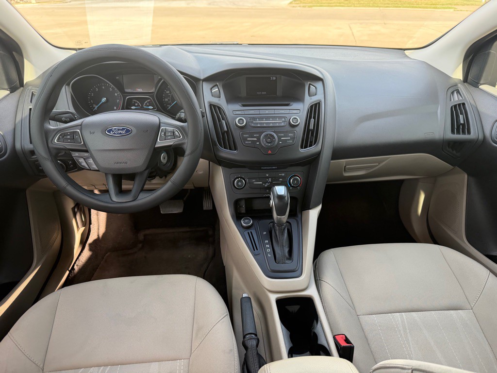 2016 Ford Focus Image 18