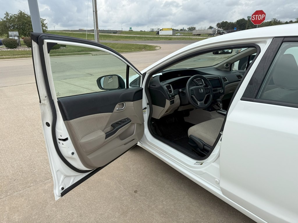 2015 Honda Civic Image 9
