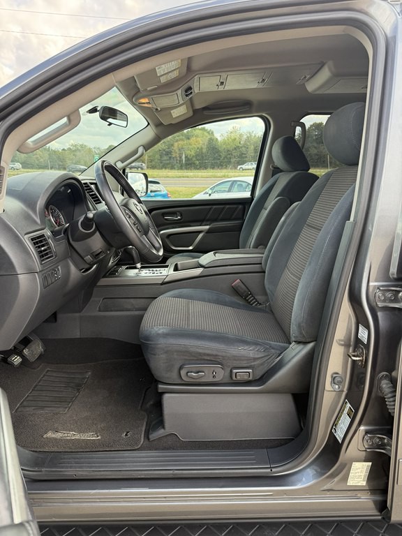 2015 Nissan Armada Image 12
