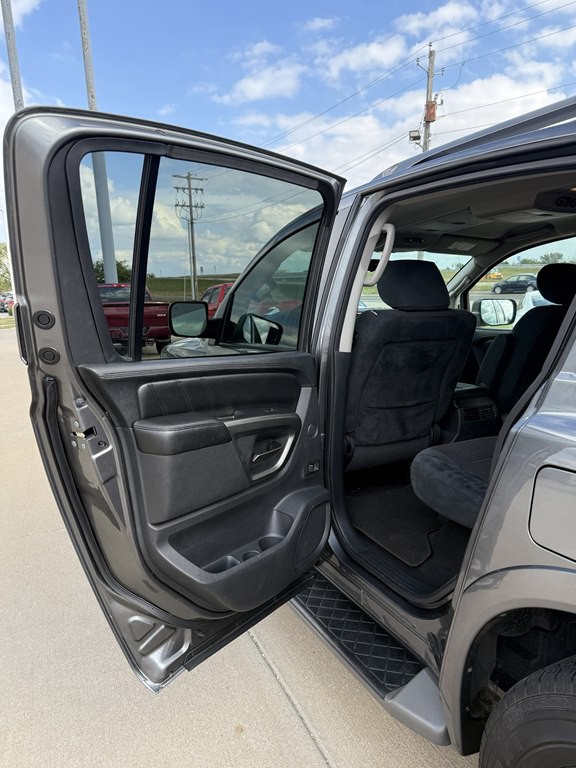 2015 Nissan Armada Image 13