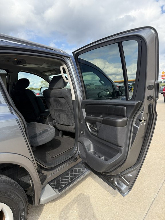 2015 Nissan Armada Image 16