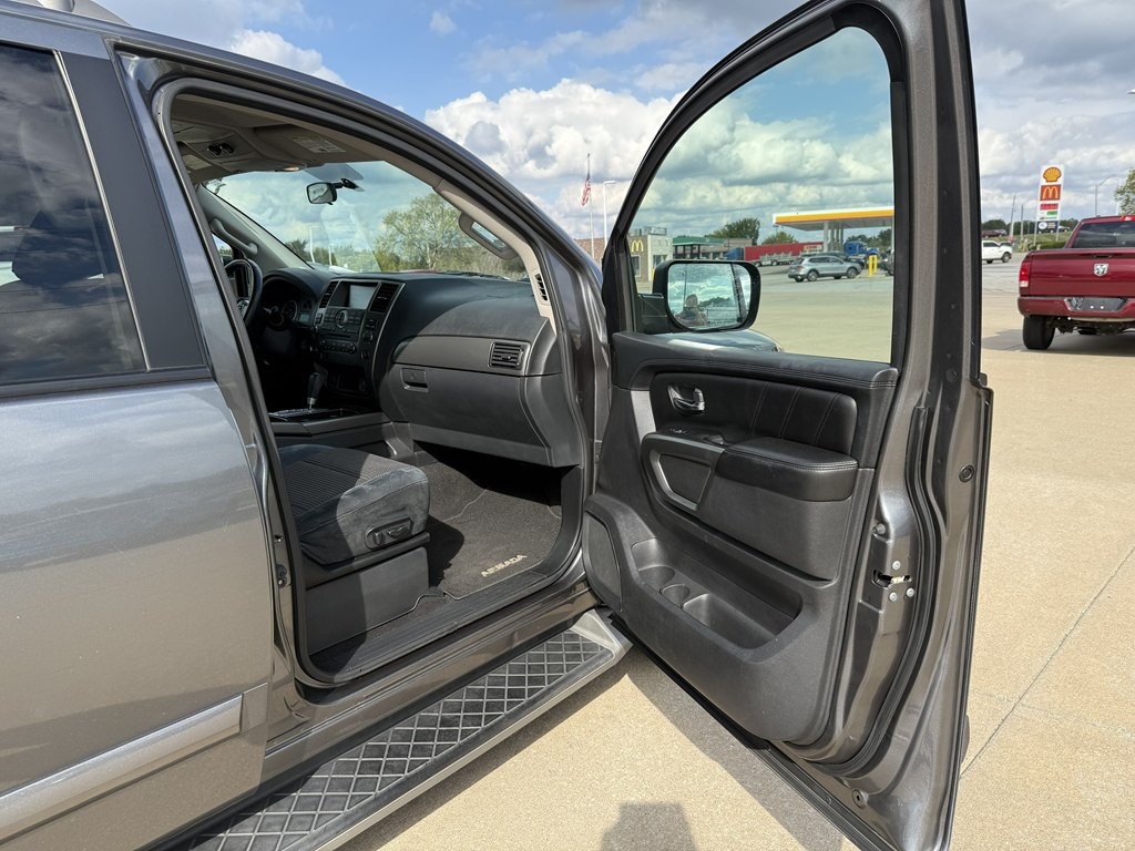 2015 Nissan Armada Image 18