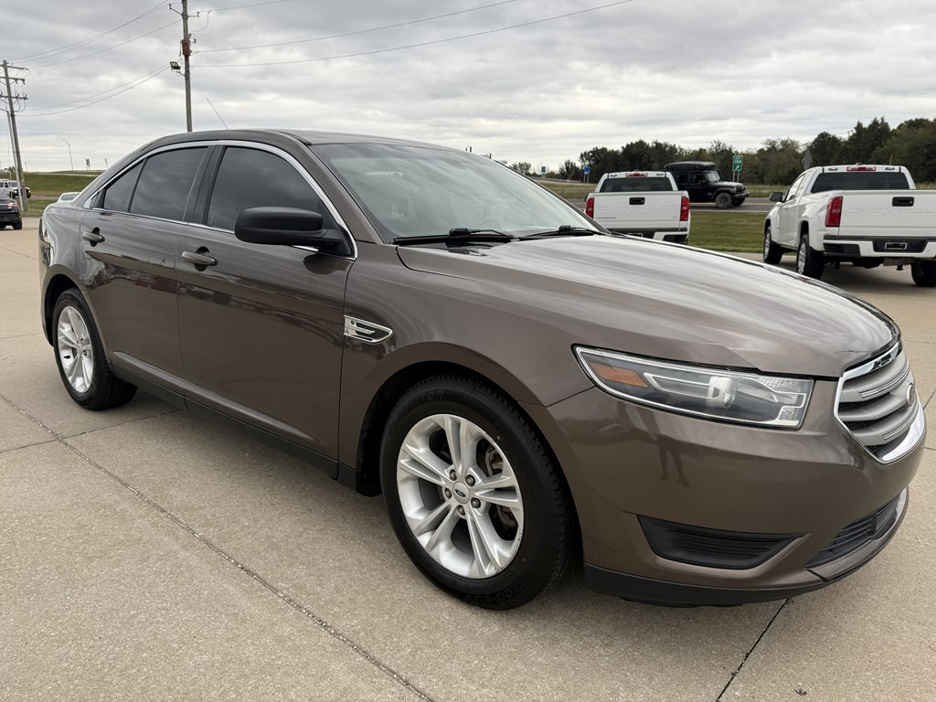 2016 Ford Taurus Image 1